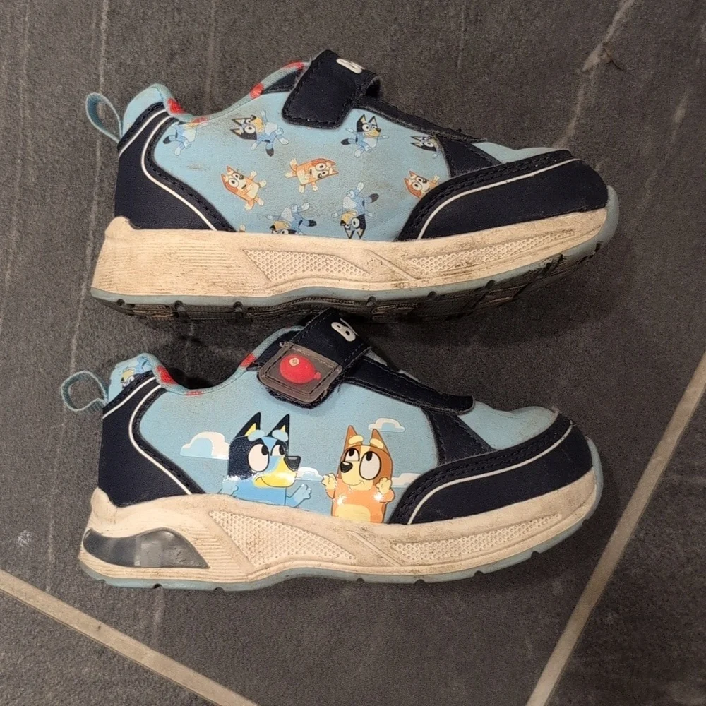 Bluey Lighted Sneaker Toddler Size 8